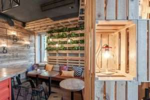 How to decorate a bar with recycled material